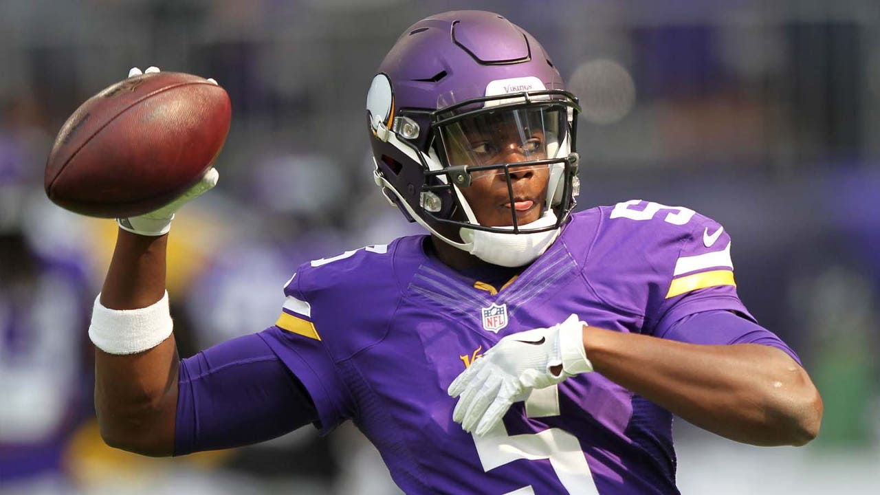 Football world prays for Teddy Bridgewater after injury